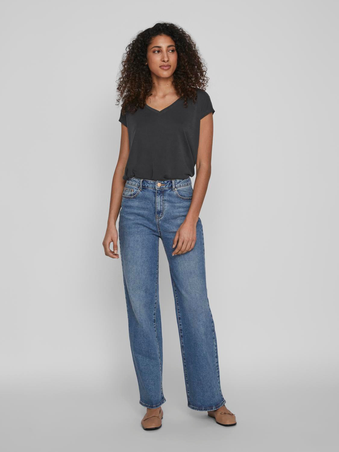 model_shot-front_full